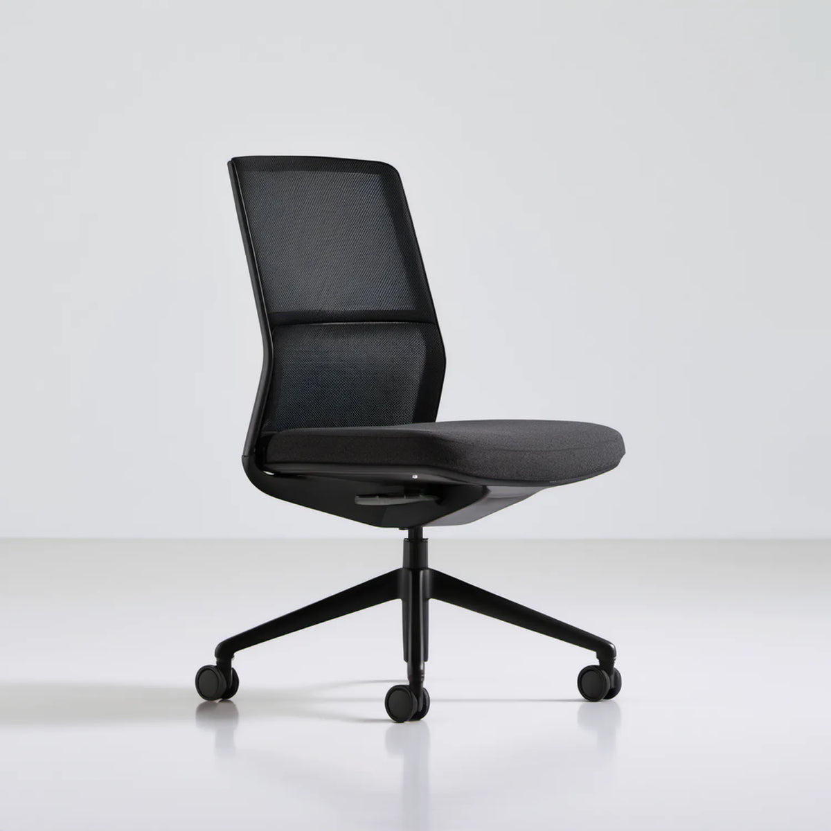 Ergonomiczne krzesło biurowe obrotowe z siatkowym oparciem czarne 62 x 62 x 98–108 cm